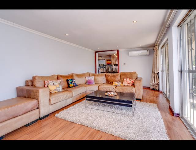 4 BEDROOM HOUSE FOR SALE IN LONEHILL